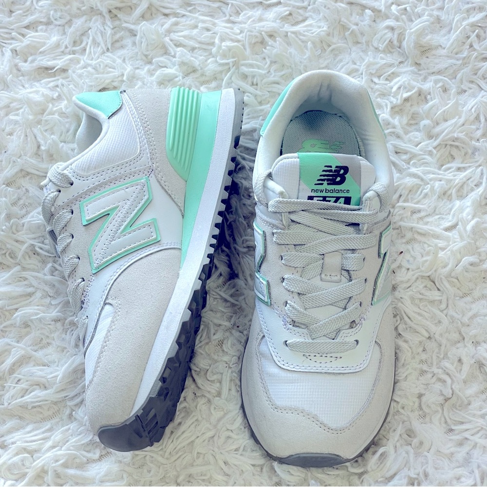 NEW BALANCE 574 Sneakers Size 5.5
